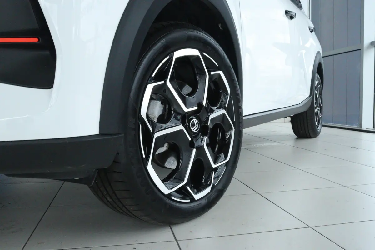 1.2 Turbo 100pk Max | Cruise Control | Camera | Navigatie | Climate Control | Carplay | Comfortstoelen | Led Vision | 17 Inch