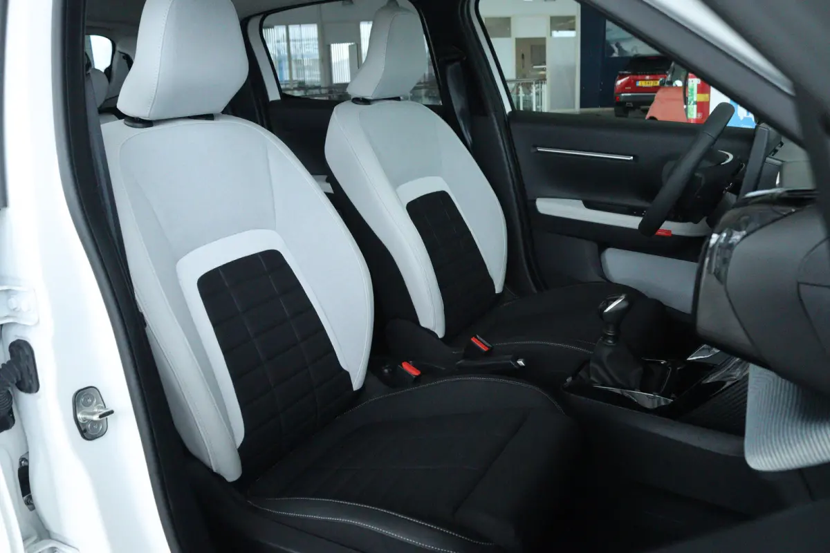 1.2 Turbo 100pk Max | Cruise Control | Camera | Navigatie | Climate Control | Carplay | Comfortstoelen | Led Vision | 17 Inch