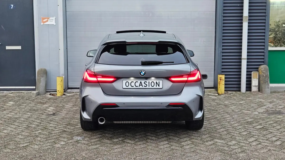 118i M-Sport | Orig. NL | PANO | Sfeerverl. | Carplay | ACC