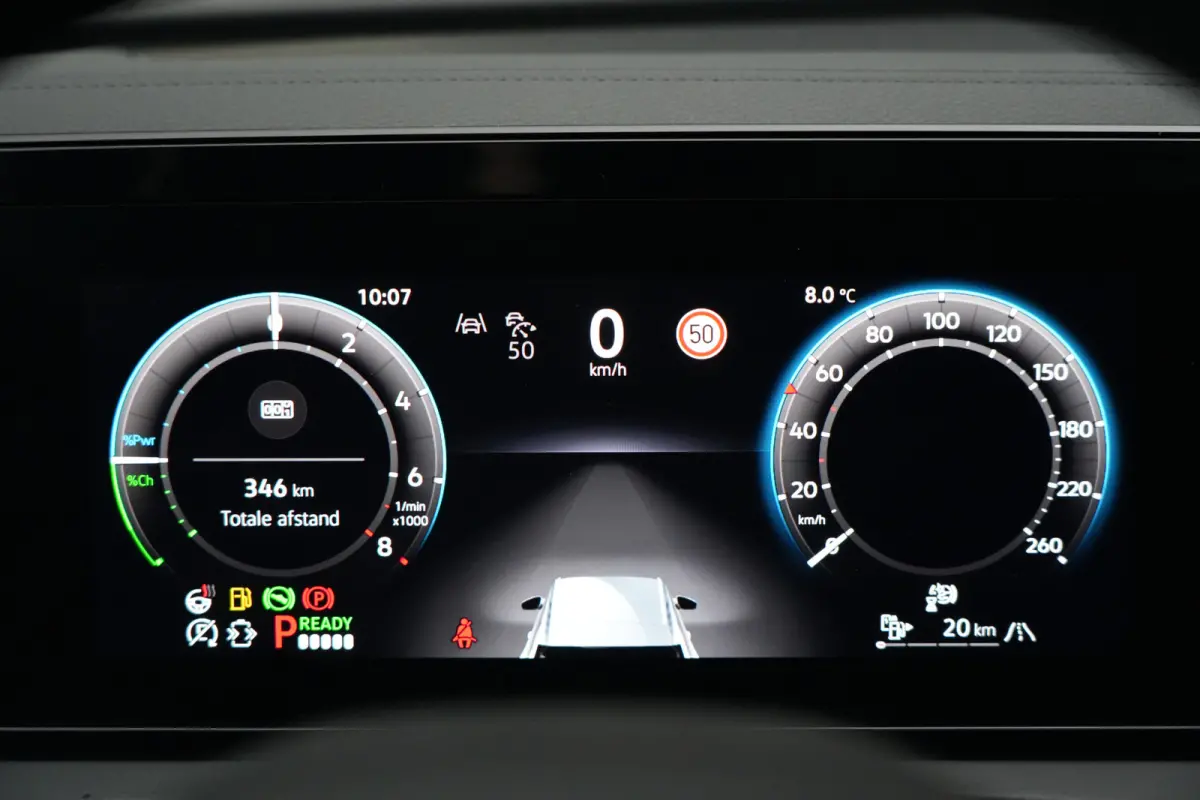 R-Line | 272 PK | Panoramadak | Matrix LED | Head-up display | Trekhaak | Volkswagen Tiguan R-Line met 272 PK plug-in hybride aandrijving, een 1.5-liter 4-cilinder benzinemotor, panoramadak,