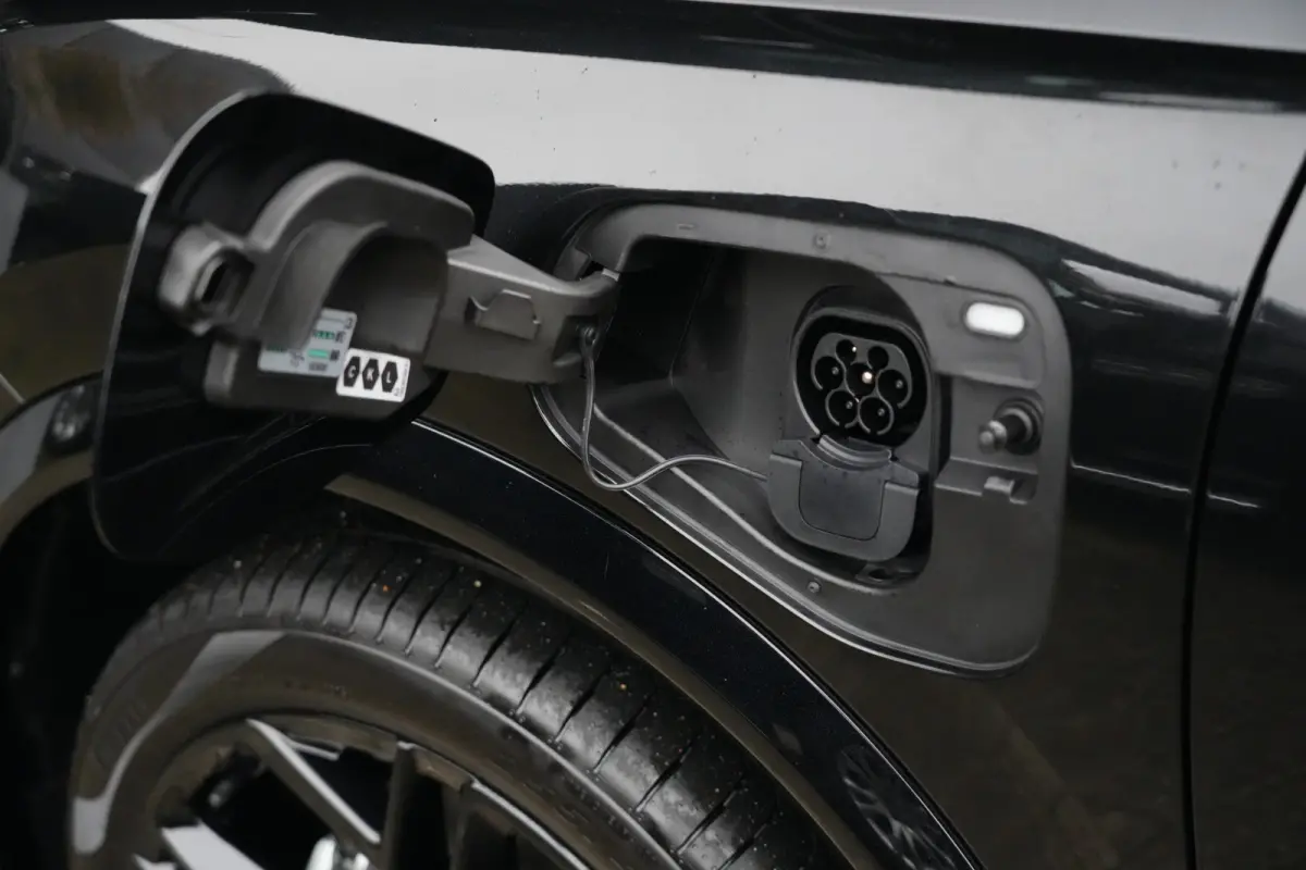 R-Line | 272 PK | Panoramadak | Matrix LED | Head-up display | Trekhaak | Volkswagen Tiguan R-Line met 272 PK plug-in hybride aandrijving, een 1.5-liter 4-cilinder benzinemotor, panoramadak,