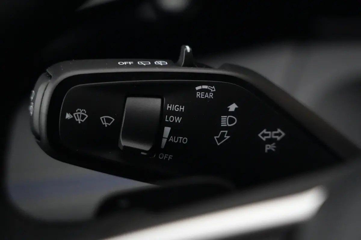 R-Line | 272 PK | Panoramadak | Matrix LED | Head-up display | Trekhaak | Volkswagen Tiguan R-Line met 272 PK plug-in hybride aandrijving, een 1.5-liter 4-cilinder benzinemotor, panoramadak,