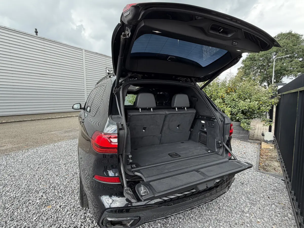 xDrive40i M-Pakket 7 Pers Panodak|Skylounge|Luchtvering Saphire Zwart!