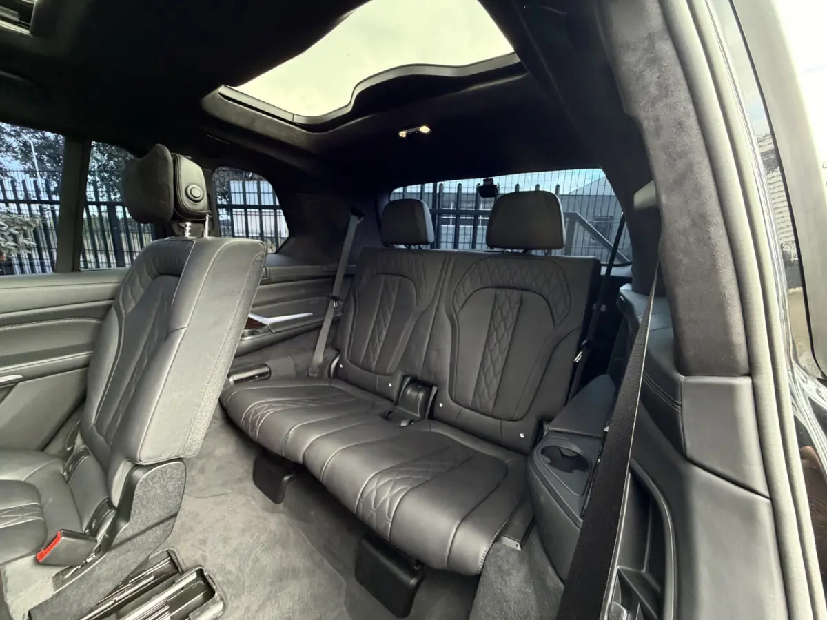xDrive40i M-Pakket 7 Pers Panodak|Skylounge|Luchtvering Saphire Zwart!