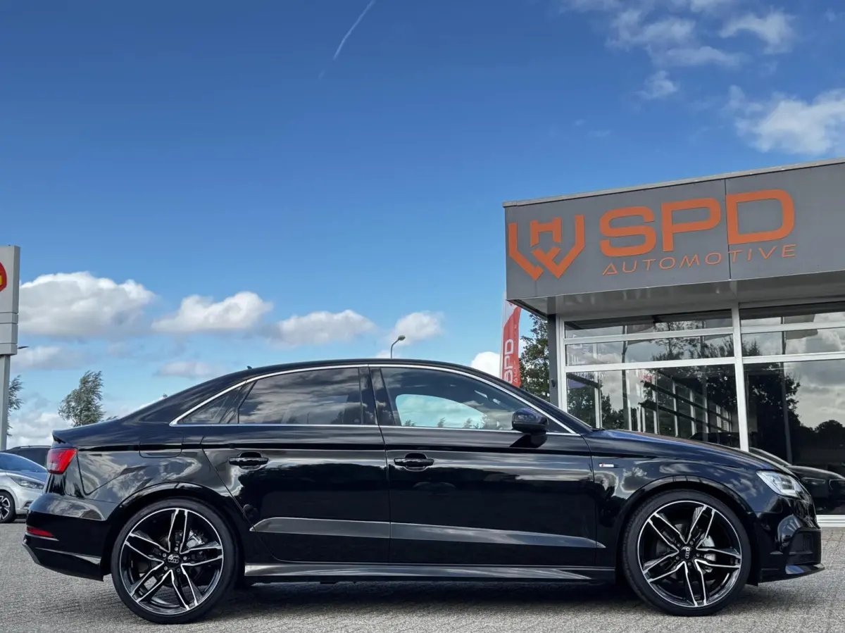 1.0 TFSI 3x S-Line|19"RS|Sfeerve|116PK|PDC