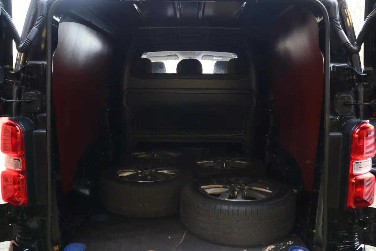 2.0 BlueHDI 180 DC L3H1 XL | Dubbel cabine| Navigatie | CarPlay | Camera | Head-Up | Dodehoek detector | Trekhaak | F1 Flippers | Climate control | 5-Zitter | Nieuwe APK | Carpass