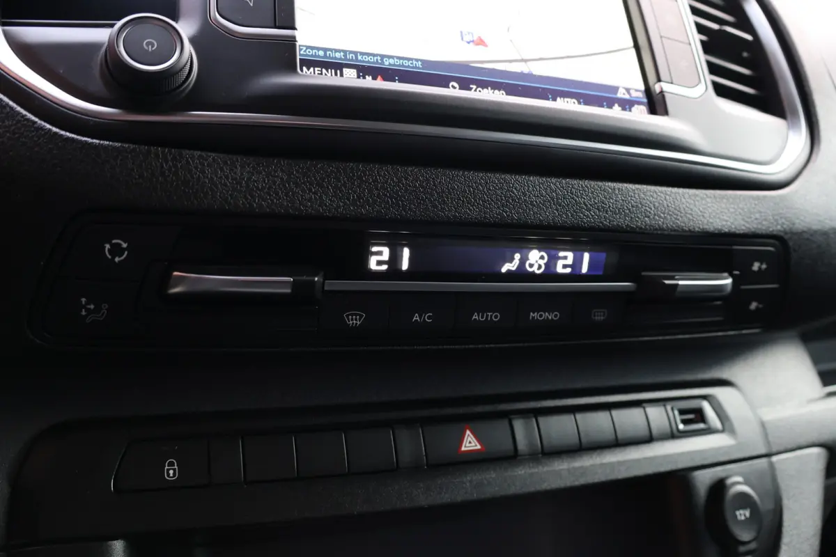 2.0 BlueHDI 180 DC L3H1 XL | Dubbel cabine| Navigatie | CarPlay | Camera | Head-Up | Dodehoek detector | Trekhaak | F1 Flippers | Climate control | 5-Zitter | Nieuwe APK | Carpass