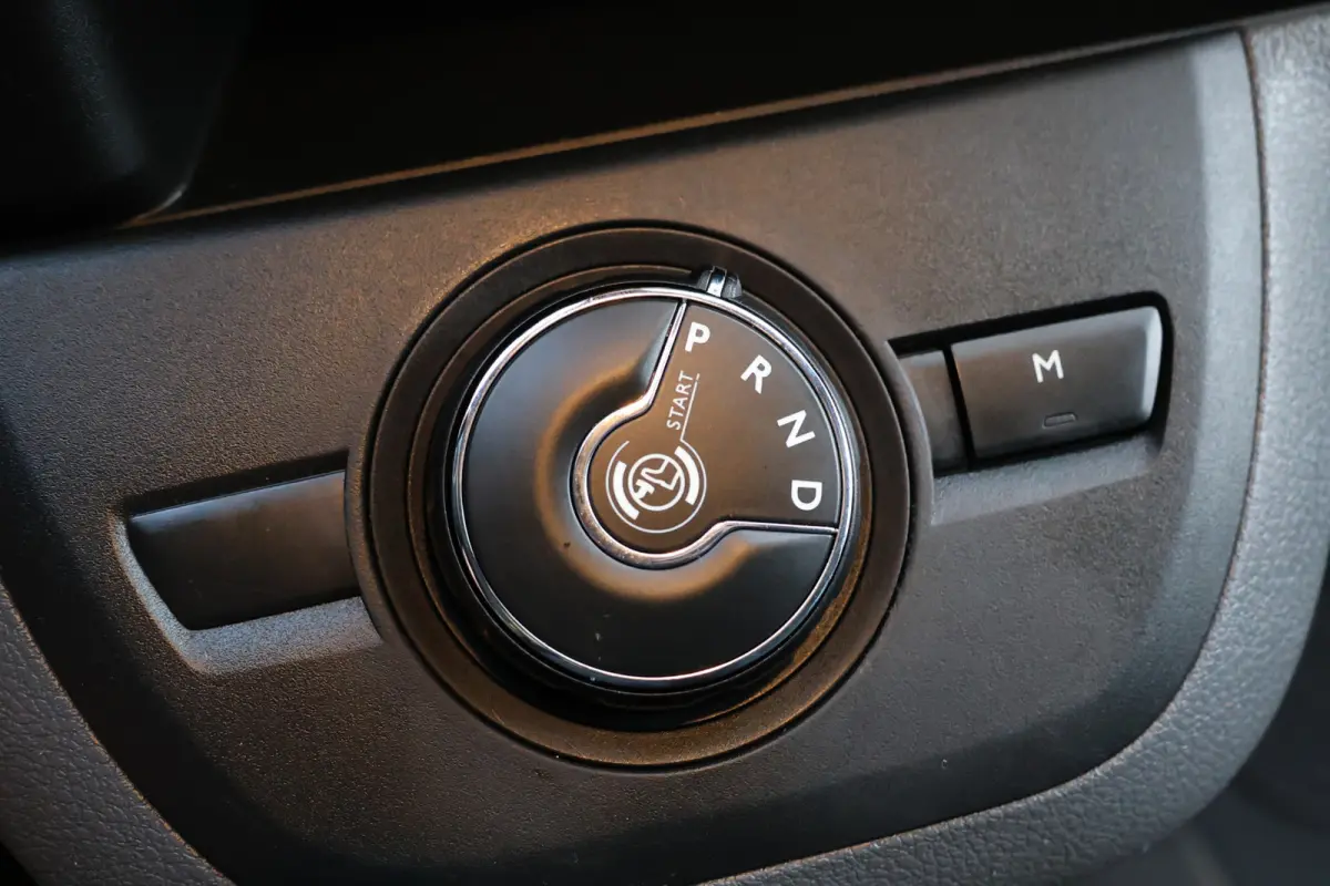 2.0 BlueHDI 180 DC L3H1 XL | Dubbel cabine| Navigatie | CarPlay | Camera | Head-Up | Dodehoek detector | Trekhaak | F1 Flippers | Climate control | 5-Zitter | Nieuwe APK | Carpass