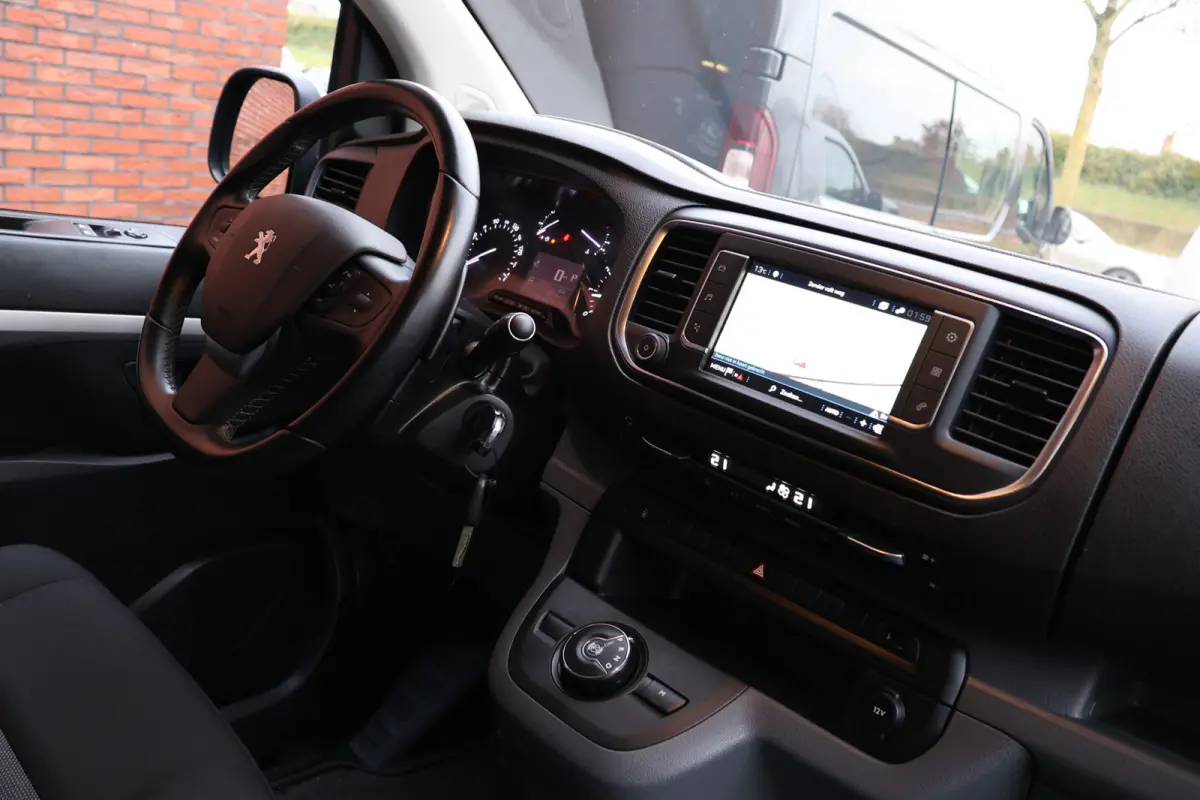 2.0 BlueHDI 180 DC L3H1 XL | Dubbel cabine| Navigatie | CarPlay | Camera | Head-Up | Dodehoek detector | Trekhaak | F1 Flippers | Climate control | 5-Zitter | Nieuwe APK | Carpass