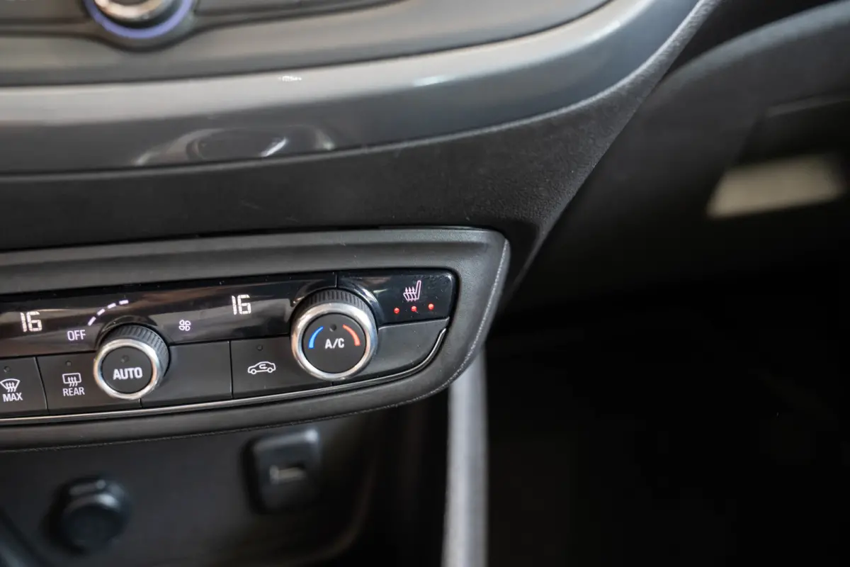 1.2 Turbo Elegance Automaat | Camera | Apple Carplay & Android Auto | Stoel en Stuurverwarming | Climate Controle | Parkeersensoren |