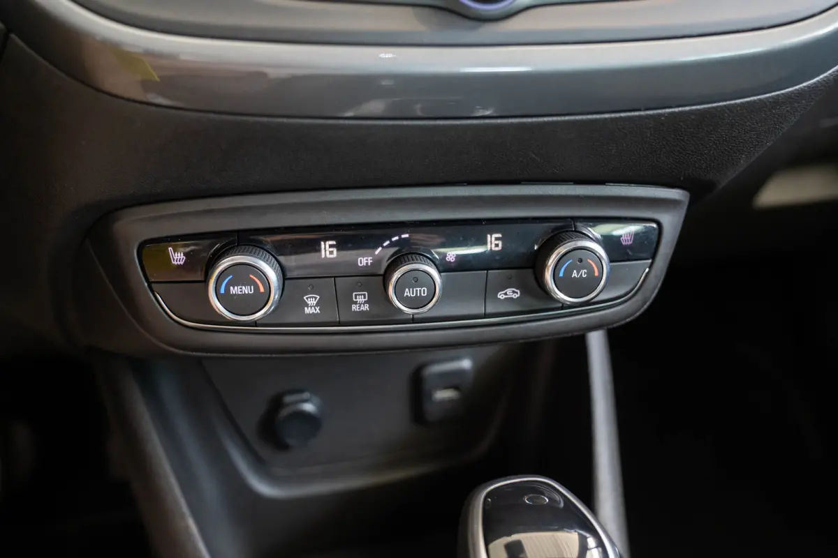 1.2 Turbo Elegance Automaat | Camera | Apple Carplay & Android Auto | Stoel en Stuurverwarming | Climate Controle | Parkeersensoren |