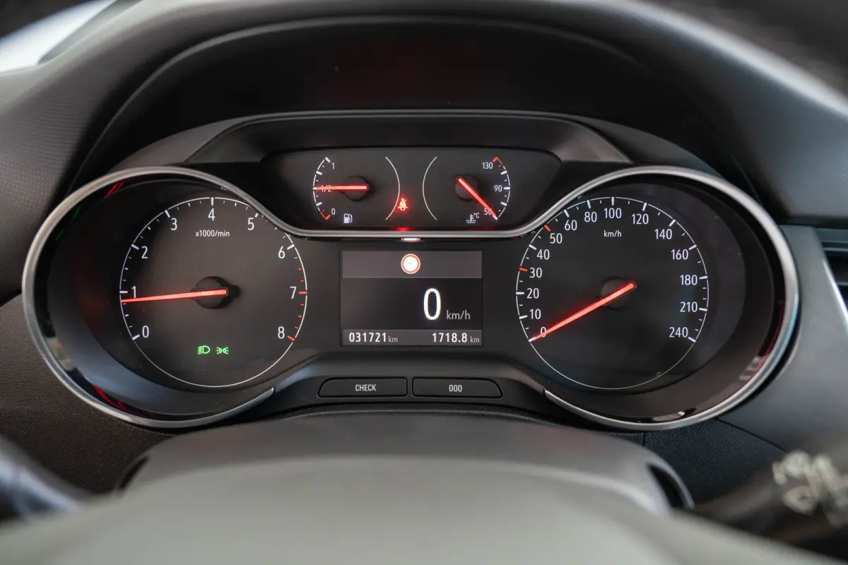 1.2 Turbo Elegance Automaat | Camera | Apple Carplay & Android Auto | Stoel en Stuurverwarming | Climate Controle | Parkeersensoren |