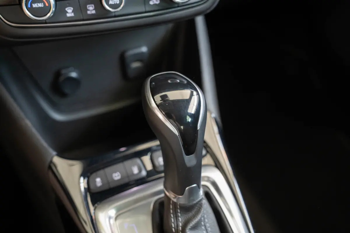 1.2 Turbo Elegance Automaat | Camera | Apple Carplay & Android Auto | Stoel en Stuurverwarming | Climate Controle | Parkeersensoren |