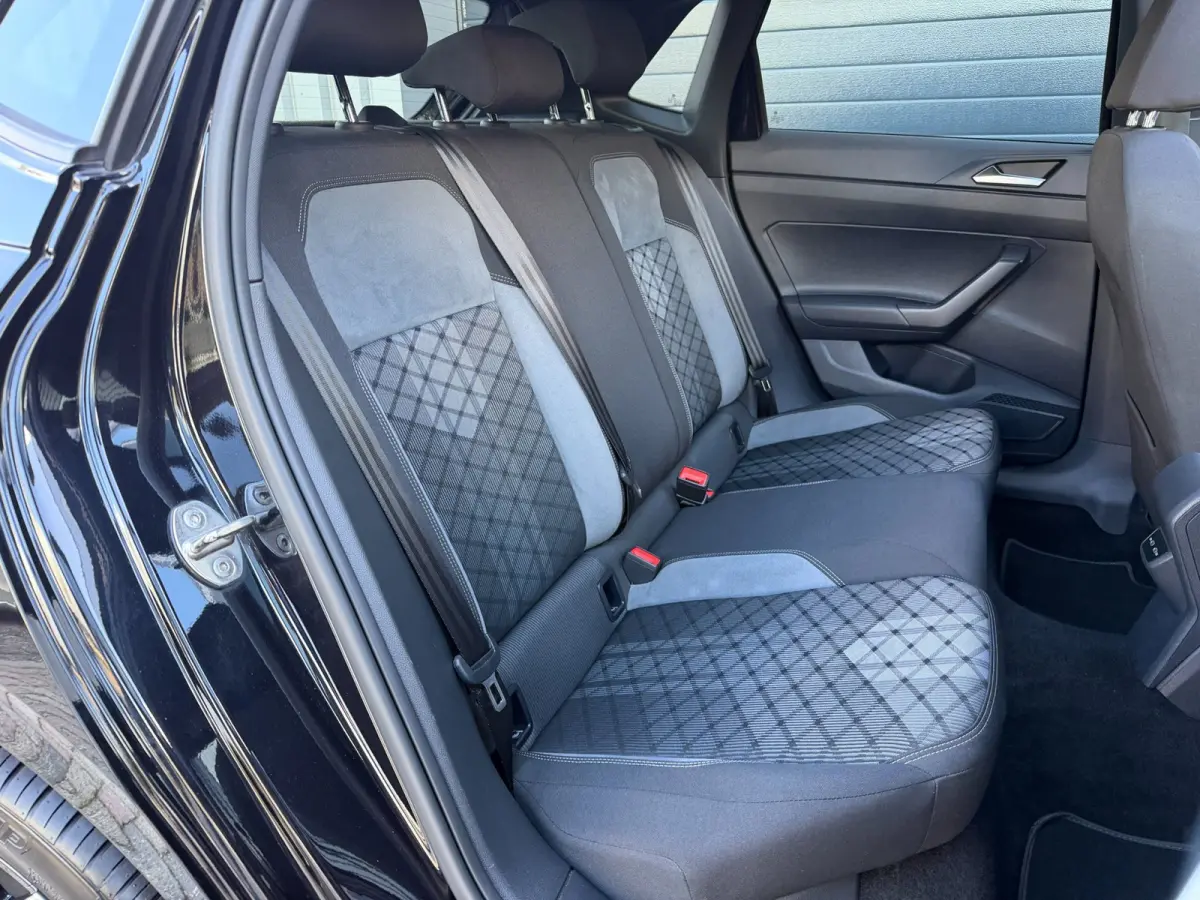 1.0 TSI R-Line Business|PANO|VIRTUAL|17"|STOEL VERWRM