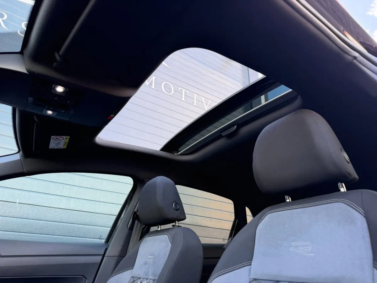 1.0 TSI R-Line Business|PANO|VIRTUAL|17"|STOEL VERWRM