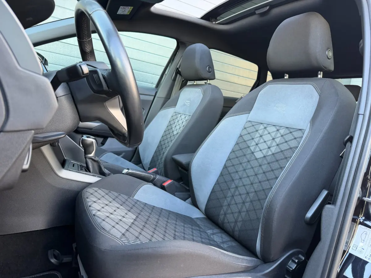 1.0 TSI R-Line Business|PANO|VIRTUAL|17"|STOEL VERWRM