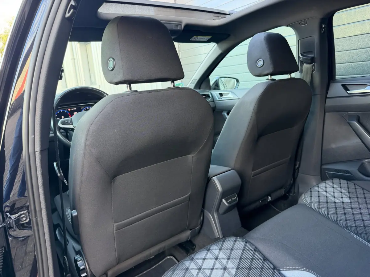 1.0 TSI R-Line Business|PANO|VIRTUAL|17"|STOEL VERWRM