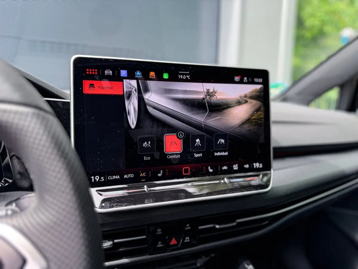 8.5 1.5 eTSI R-Line PANO | HUD | IQ LED