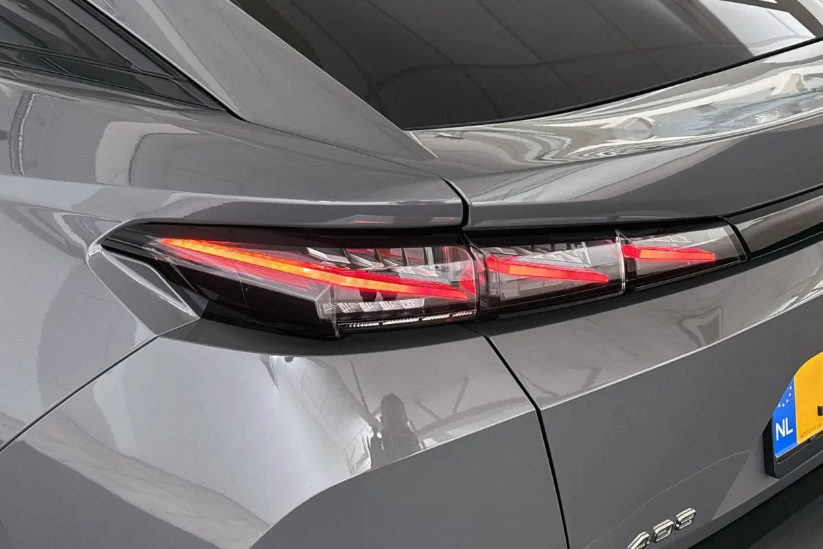 1.2 Hybrid 145 e-DCS6 GT 360 Camera Stuurverwarming Apple CarPlay Dodehoek