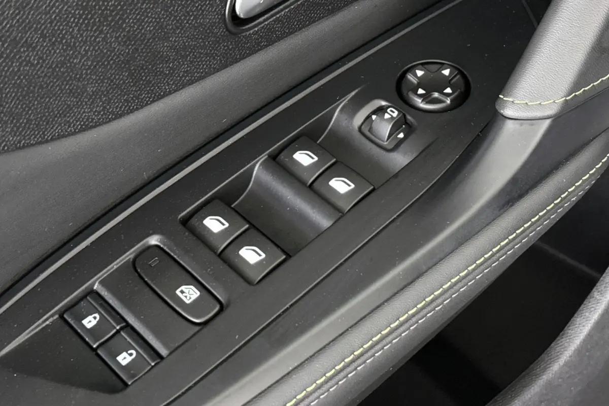 1.2 Hybrid 145 e-DCS6 GT 360 Camera Stuurverwarming Apple CarPlay Dodehoek