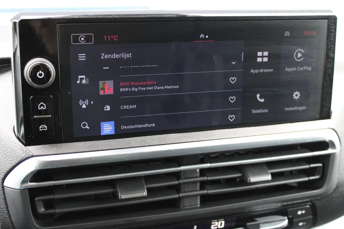 L3 2.0 Diesel 145 PK TREKHAAK | CAMERA | NAVI | DRAADLOOS CARPLAY | ALL-SEASON BANDEN | LED KOPLAMPEN | BETIMMERING LAADRUIMTE