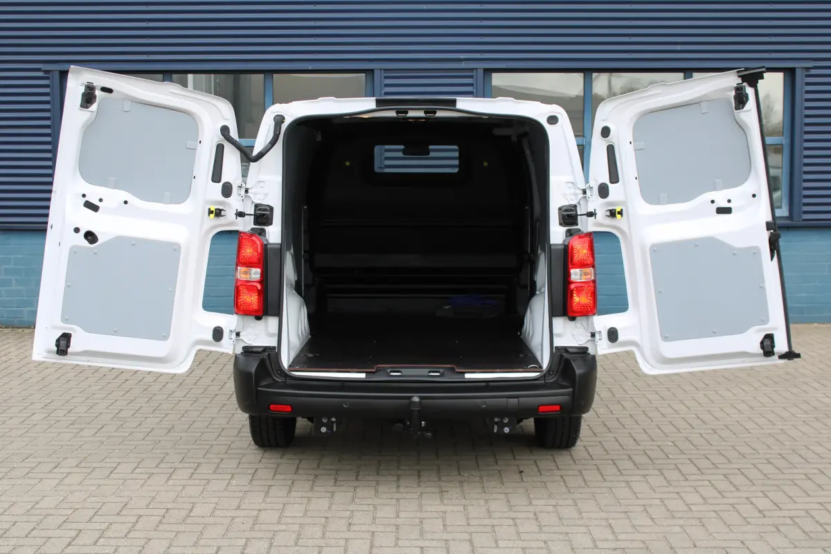 L3 2.0 Diesel 145 PK TREKHAAK | CAMERA | NAVI | DRAADLOOS CARPLAY | ALL-SEASON BANDEN | LED KOPLAMPEN | BETIMMERING LAADRUIMTE