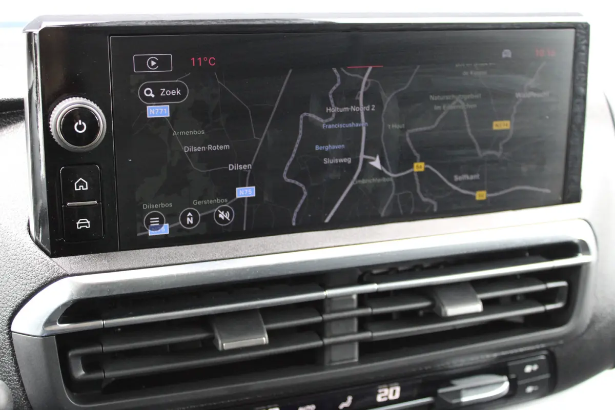 L3 2.0 Diesel 145 PK TREKHAAK | CAMERA | NAVI | DRAADLOOS CARPLAY | ALL-SEASON BANDEN | LED KOPLAMPEN | BETIMMERING LAADRUIMTE