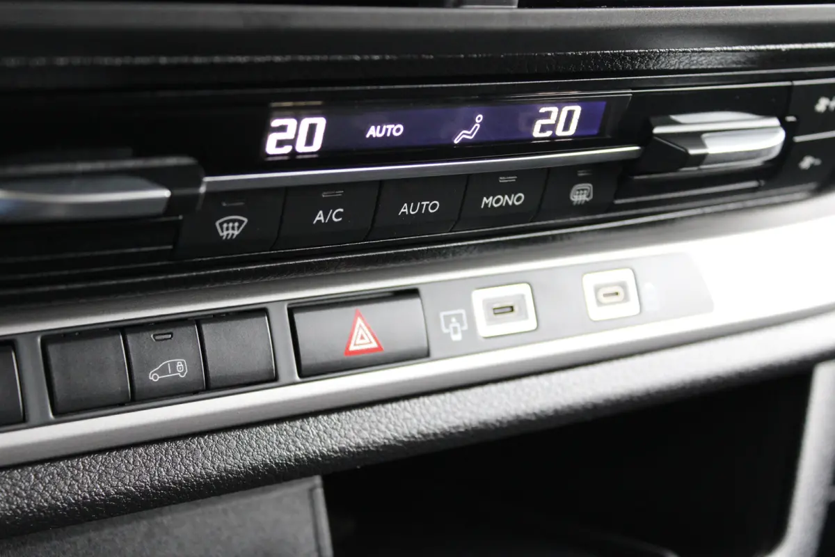 L3 2.0 Diesel 145 PK TREKHAAK | CAMERA | NAVI | DRAADLOOS CARPLAY | ALL-SEASON BANDEN | LED KOPLAMPEN | BETIMMERING LAADRUIMTE