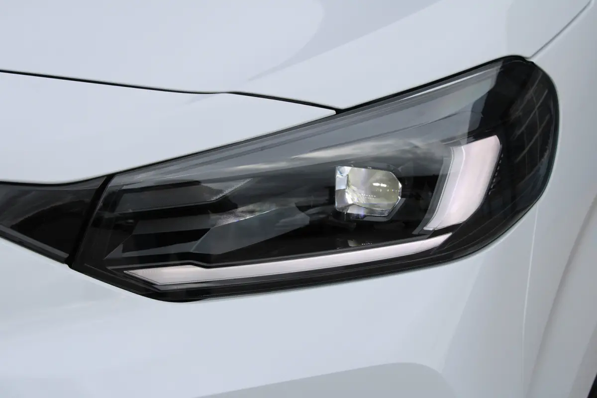 L3 2.0 Diesel 145 PK TREKHAAK | CAMERA | NAVI | DRAADLOOS CARPLAY | ALL-SEASON BANDEN | LED KOPLAMPEN | BETIMMERING LAADRUIMTE
