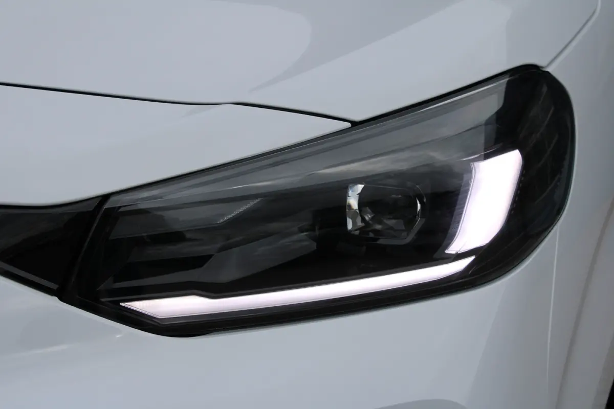 L3 2.0 Diesel 145 PK TREKHAAK | CAMERA | NAVI | DRAADLOOS CARPLAY | ALL-SEASON BANDEN | LED KOPLAMPEN | BETIMMERING LAADRUIMTE
