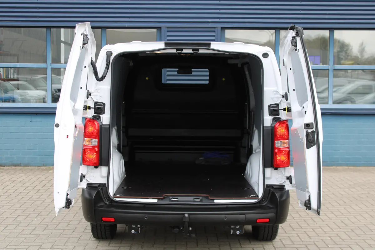 L3 2.0 Diesel 145 PK TREKHAAK | CAMERA | NAVI | DRAADLOOS CARPLAY | ALL-SEASON BANDEN | LED KOPLAMPEN | BETIMMERING LAADRUIMTE