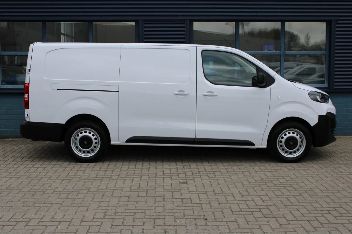 L3 2.0 Diesel 145 PK TREKHAAK | CAMERA | NAVI | DRAADLOOS CARPLAY | ALL-SEASON BANDEN | LED KOPLAMPEN | BETIMMERING LAADRUIMTE