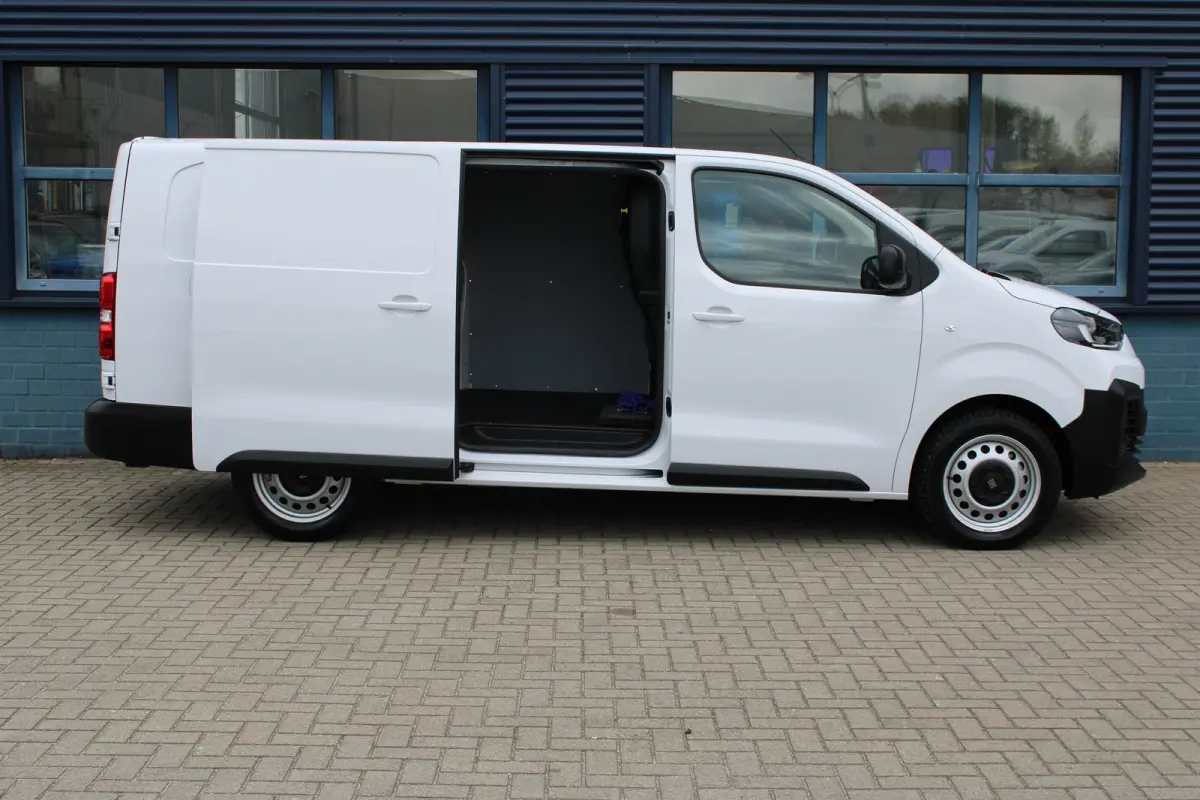 L3 2.0 Diesel 145 PK TREKHAAK | CAMERA | NAVI | DRAADLOOS CARPLAY | ALL-SEASON BANDEN | LED KOPLAMPEN | BETIMMERING LAADRUIMTE
