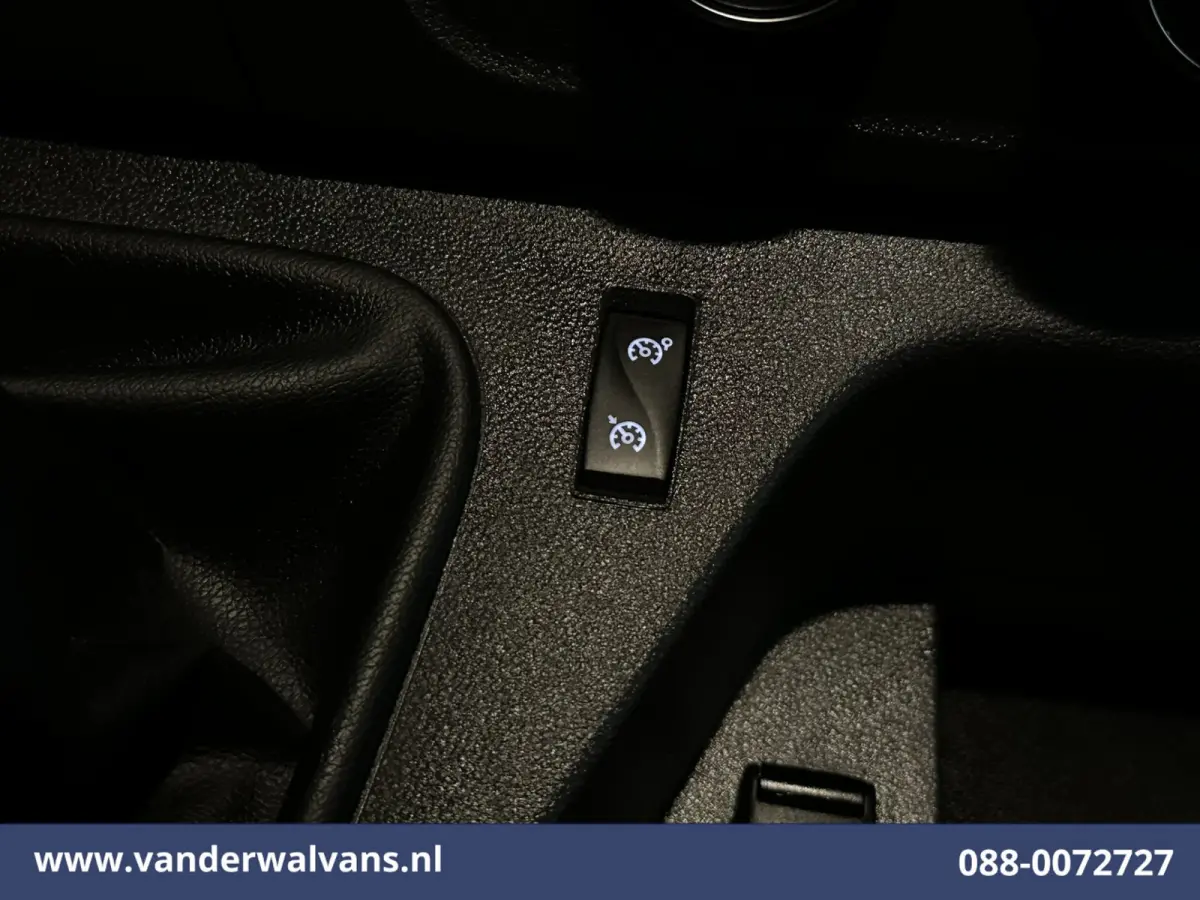 2.3 dCi 146pk Bakwagen 222cm Hoog Laadklep Euro6 Airco | Camera | Navigatie | LED | Cruisecontrol Bijrijdersbank