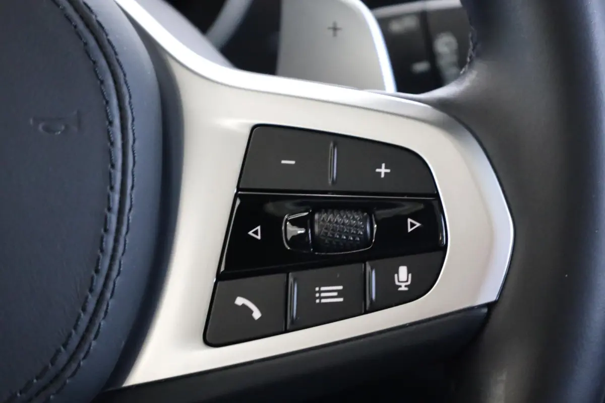 xDrive20i High Executive |M Sport | Panorama dak | trekhaak elektrisch | Stoelverwarming | HiFi-luidsprekerssysteem