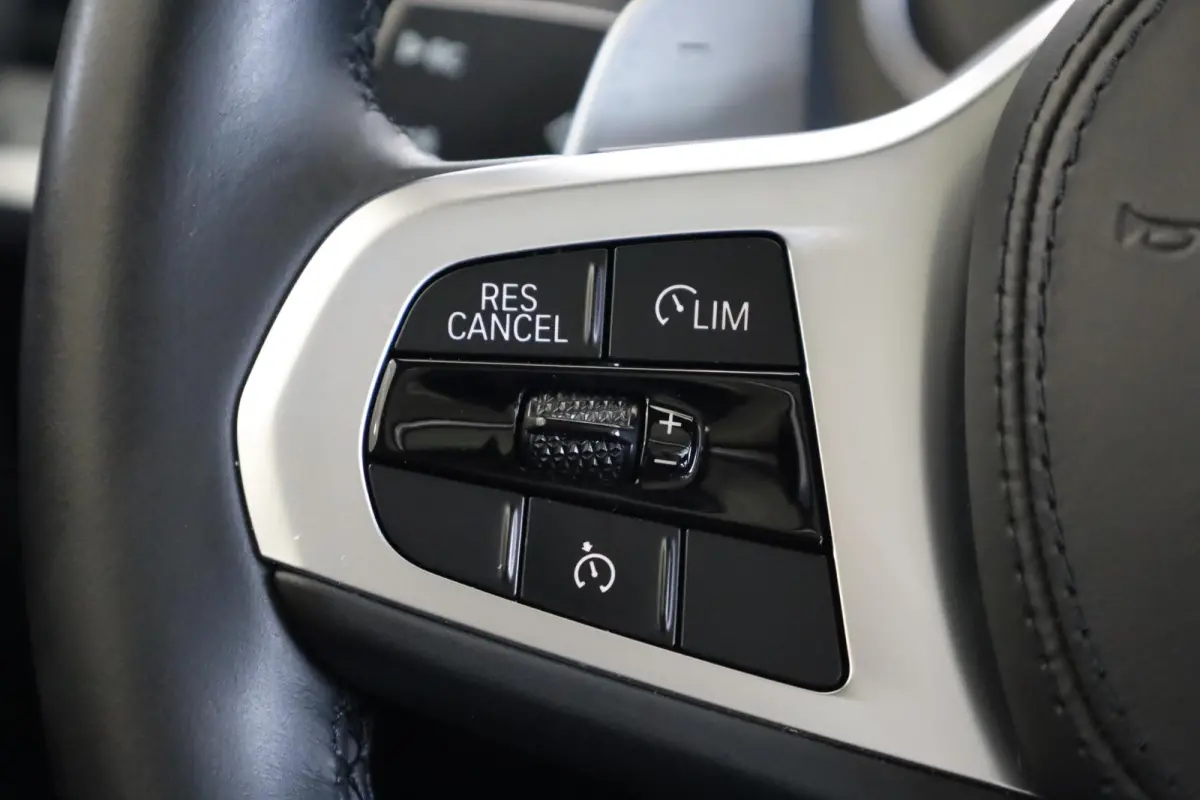 xDrive20i High Executive |M Sport | Panorama dak | trekhaak elektrisch | Stoelverwarming | HiFi-luidsprekerssysteem