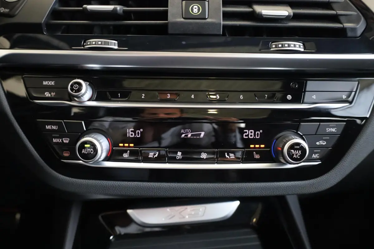 xDrive20i High Executive |M Sport | Panorama dak | trekhaak elektrisch | Stoelverwarming | HiFi-luidsprekerssysteem