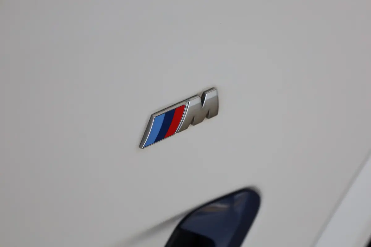 xDrive20i High Executive |M Sport | Panorama dak | trekhaak elektrisch | Stoelverwarming | HiFi-luidsprekerssysteem