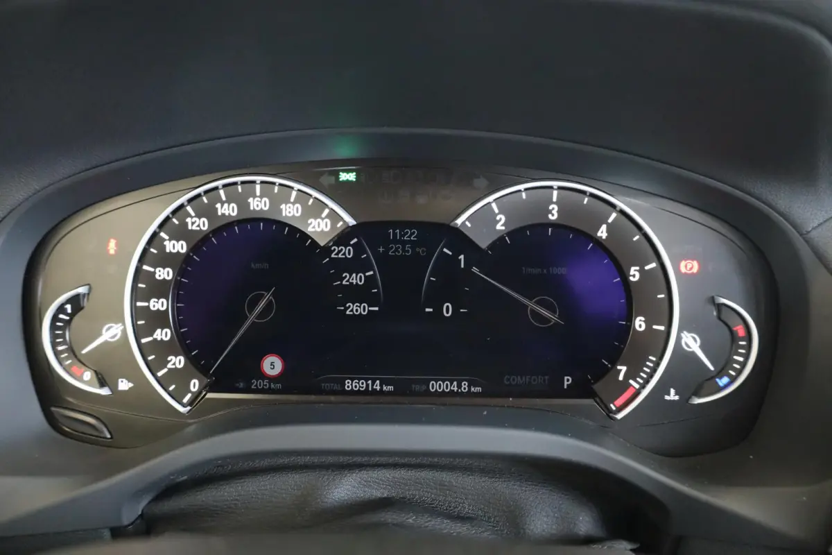 xDrive20i High Executive |M Sport | Panorama dak | trekhaak elektrisch | Stoelverwarming | HiFi-luidsprekerssysteem