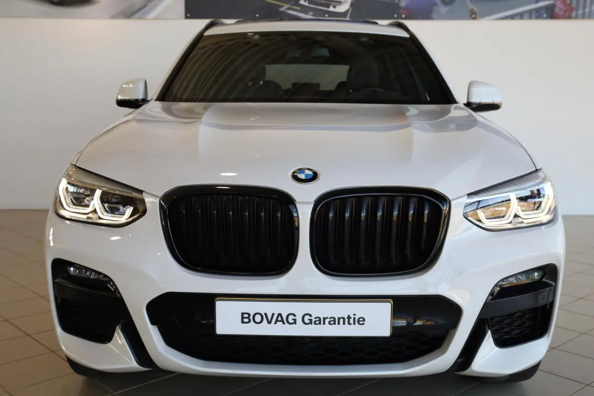 xDrive20i High Executive |M Sport | Panorama dak | trekhaak elektrisch | Stoelverwarming | HiFi-luidsprekerssysteem