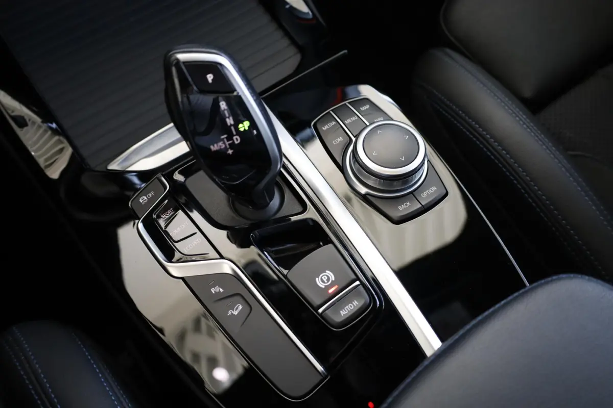 xDrive20i High Executive |M Sport | Panorama dak | trekhaak elektrisch | Stoelverwarming | HiFi-luidsprekerssysteem