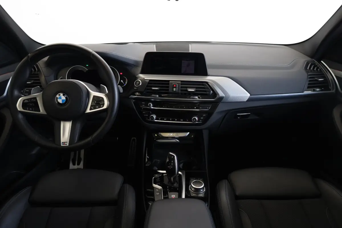 xDrive20i High Executive |M Sport | Panorama dak | trekhaak elektrisch | Stoelverwarming | HiFi-luidsprekerssysteem