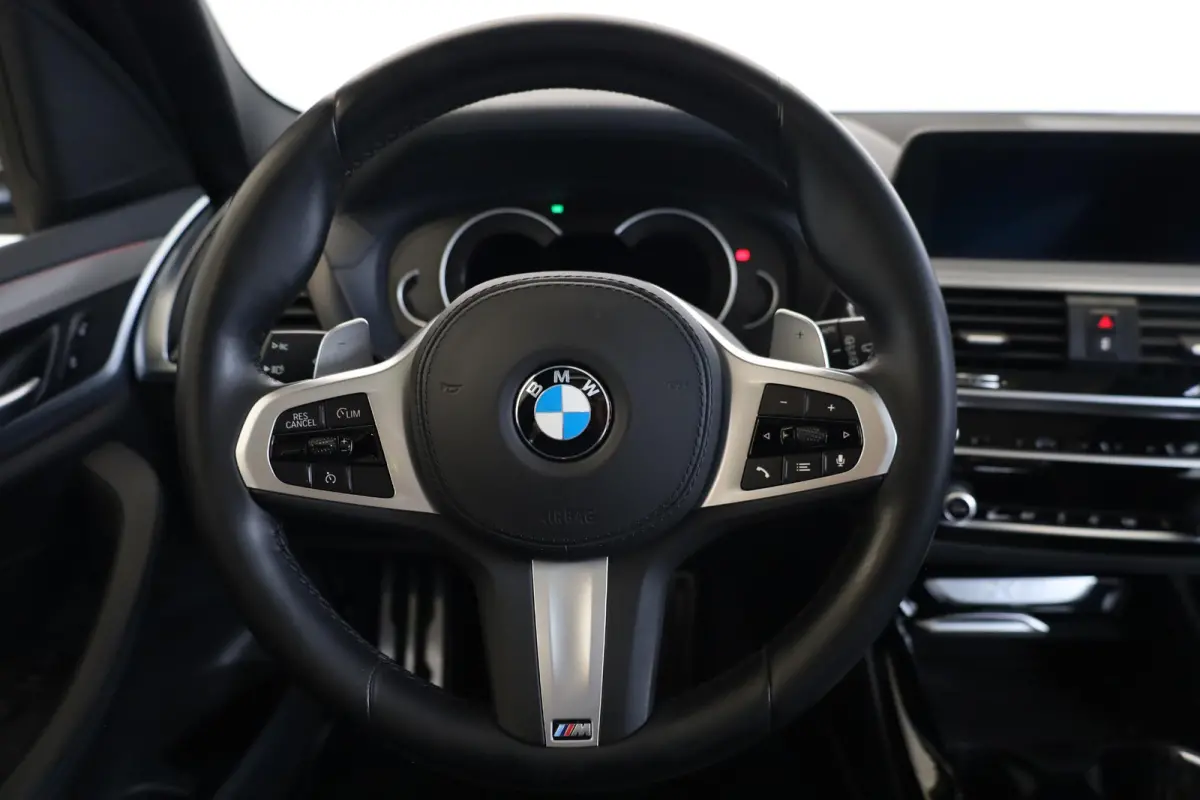 xDrive20i High Executive |M Sport | Panorama dak | trekhaak elektrisch | Stoelverwarming | HiFi-luidsprekerssysteem