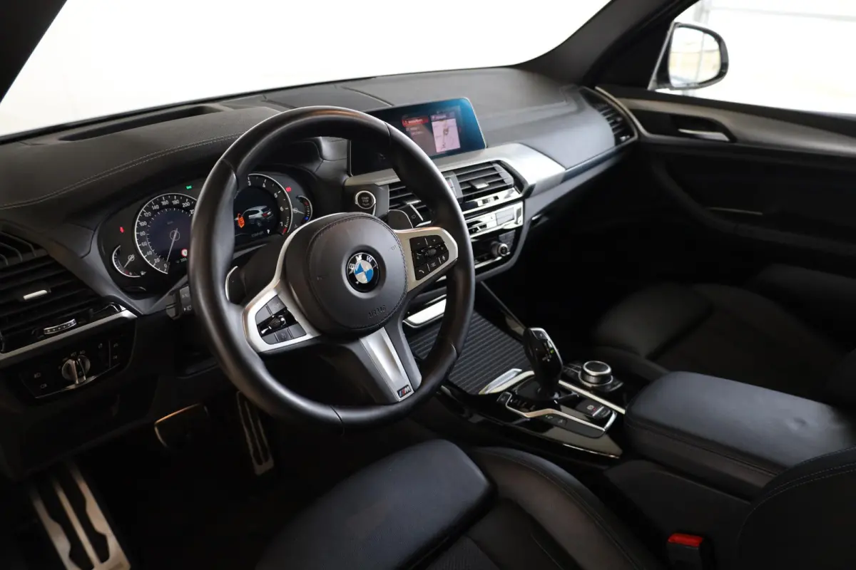 xDrive20i High Executive |M Sport | Panorama dak | trekhaak elektrisch | Stoelverwarming | HiFi-luidsprekerssysteem