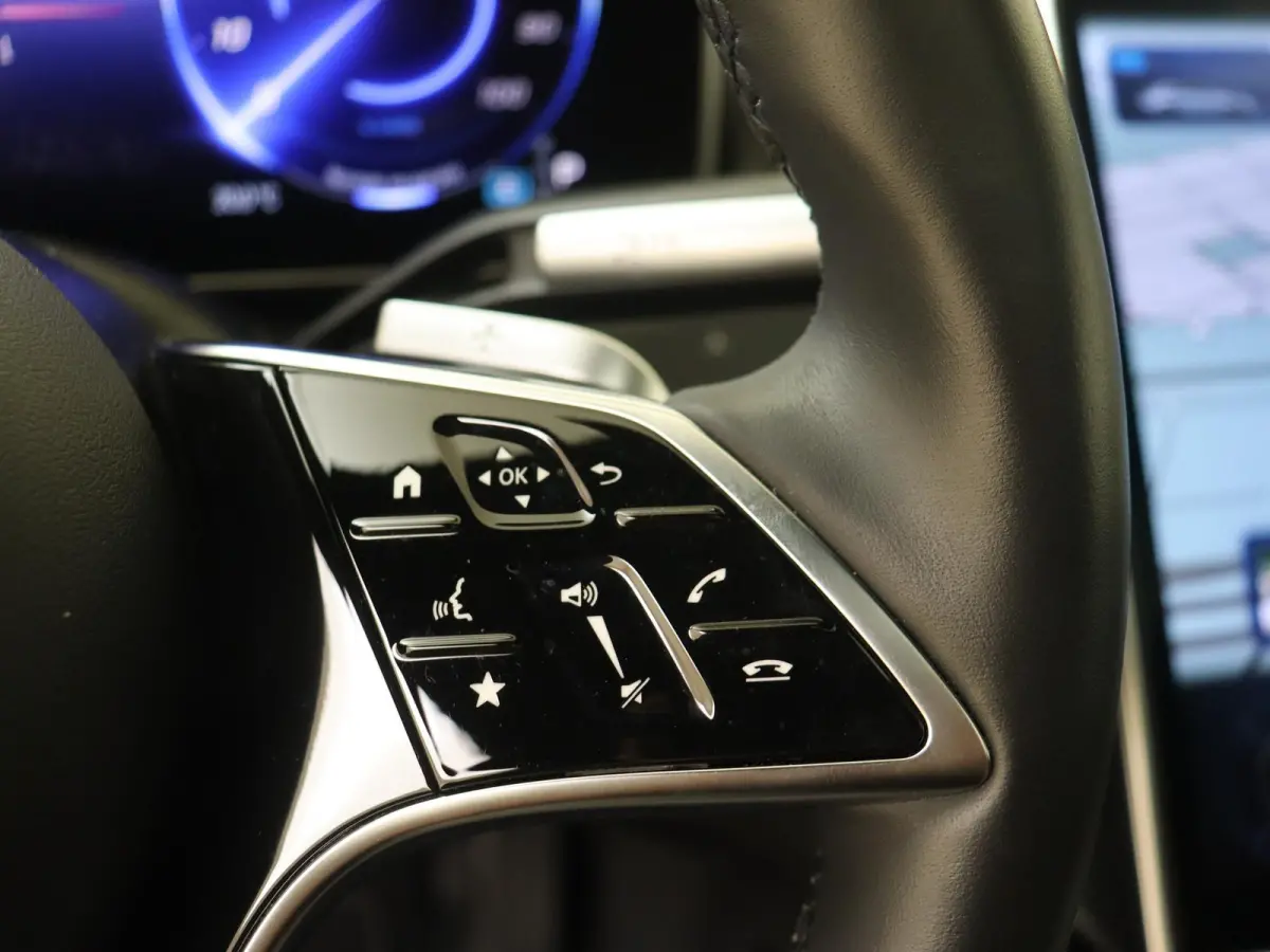 450+ AMG Line 108 kWh / Panaromadak / Luchtvering / 360graden-camera / Rij-Assistentiepakket / Memory-Stoelen /