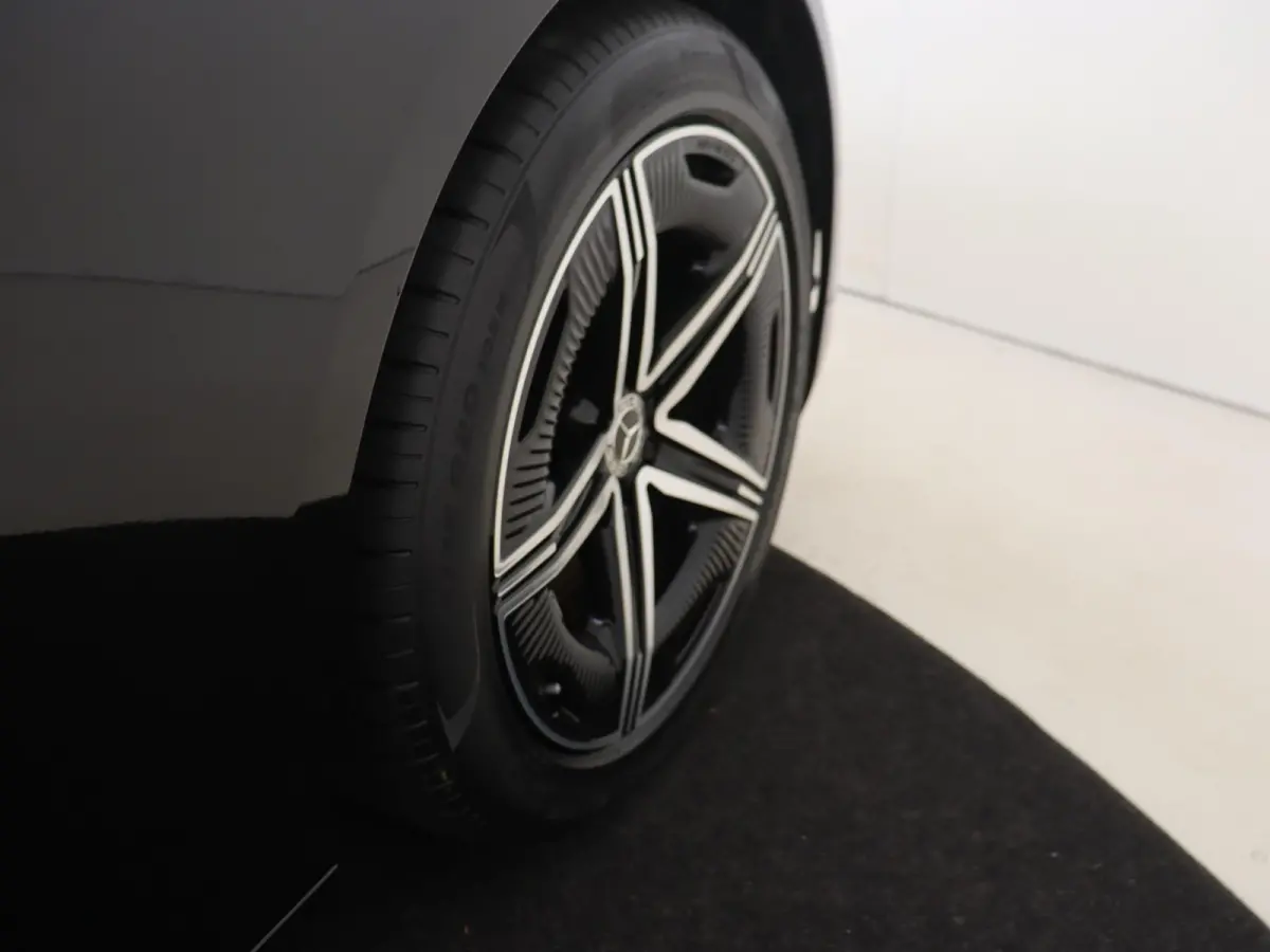 450+ AMG Line 108 kWh / Panaromadak / Luchtvering / 360graden-camera / Rij-Assistentiepakket / Memory-Stoelen /