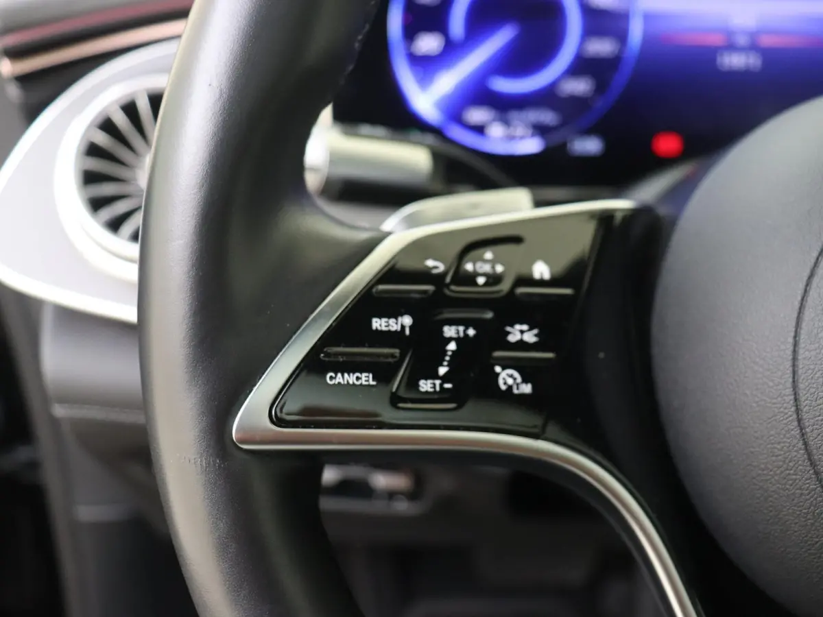 450+ AMG Line 108 kWh / Panaromadak / Luchtvering / 360graden-camera / Rij-Assistentiepakket / Memory-Stoelen /