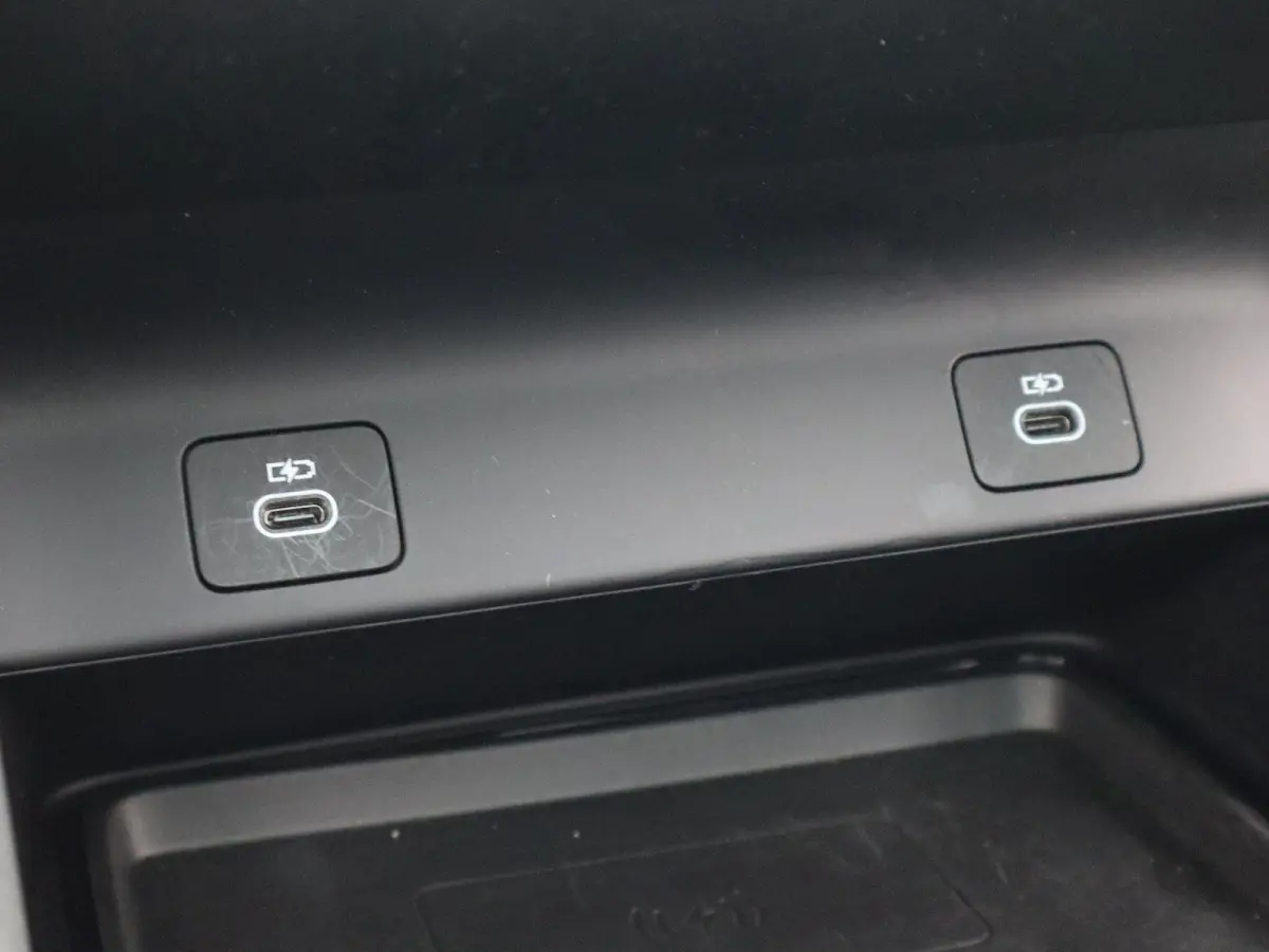 P300e R-Dynamic SE | Stoelverwarming | Adaptive cruise control | Memory stoel |