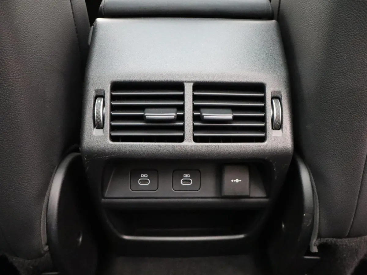 P300e R-Dynamic SE | Stoelverwarming | Adaptive cruise control | Memory stoel |