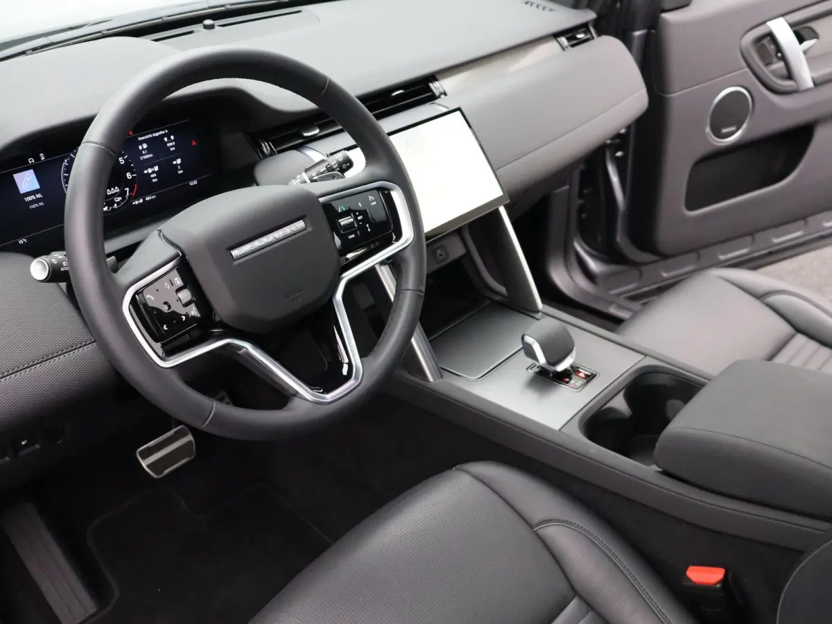 P300e R-Dynamic SE | Stoelverwarming | Adaptive cruise control | Memory stoel |
